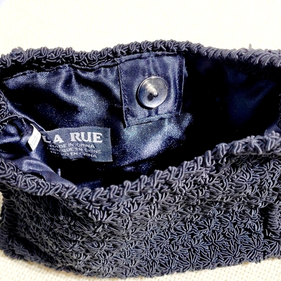 Vintage La Rue Black Crocheted Purse with Silver Handle - Picture 5 of 8